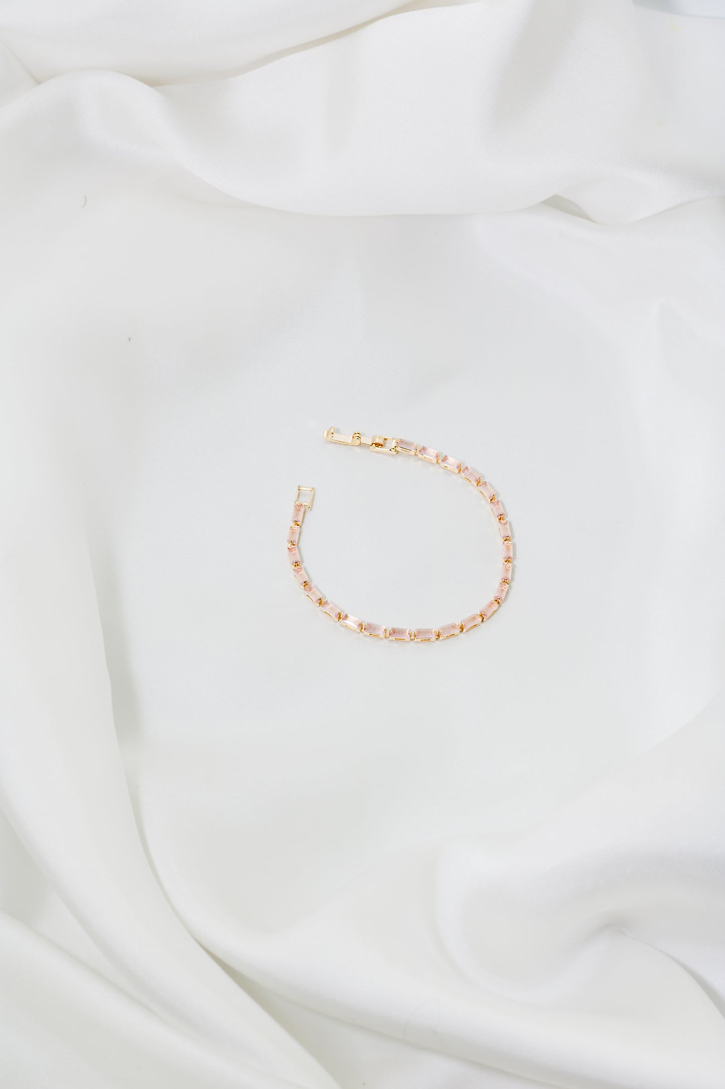 Bracelet en cristal rose avec cadre doré ACBR-0007