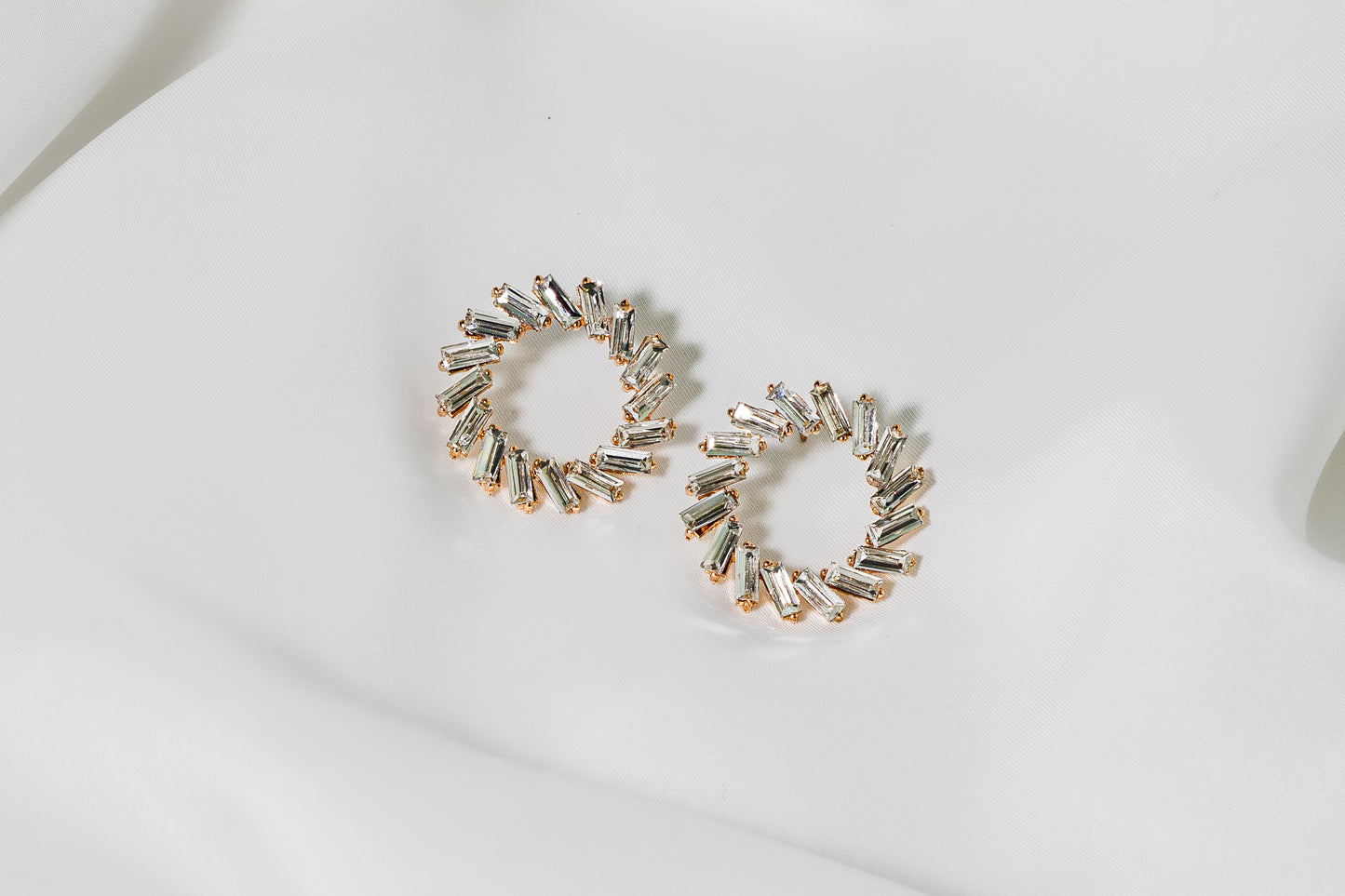 Round Crystal Ear Studs ESDW-0001