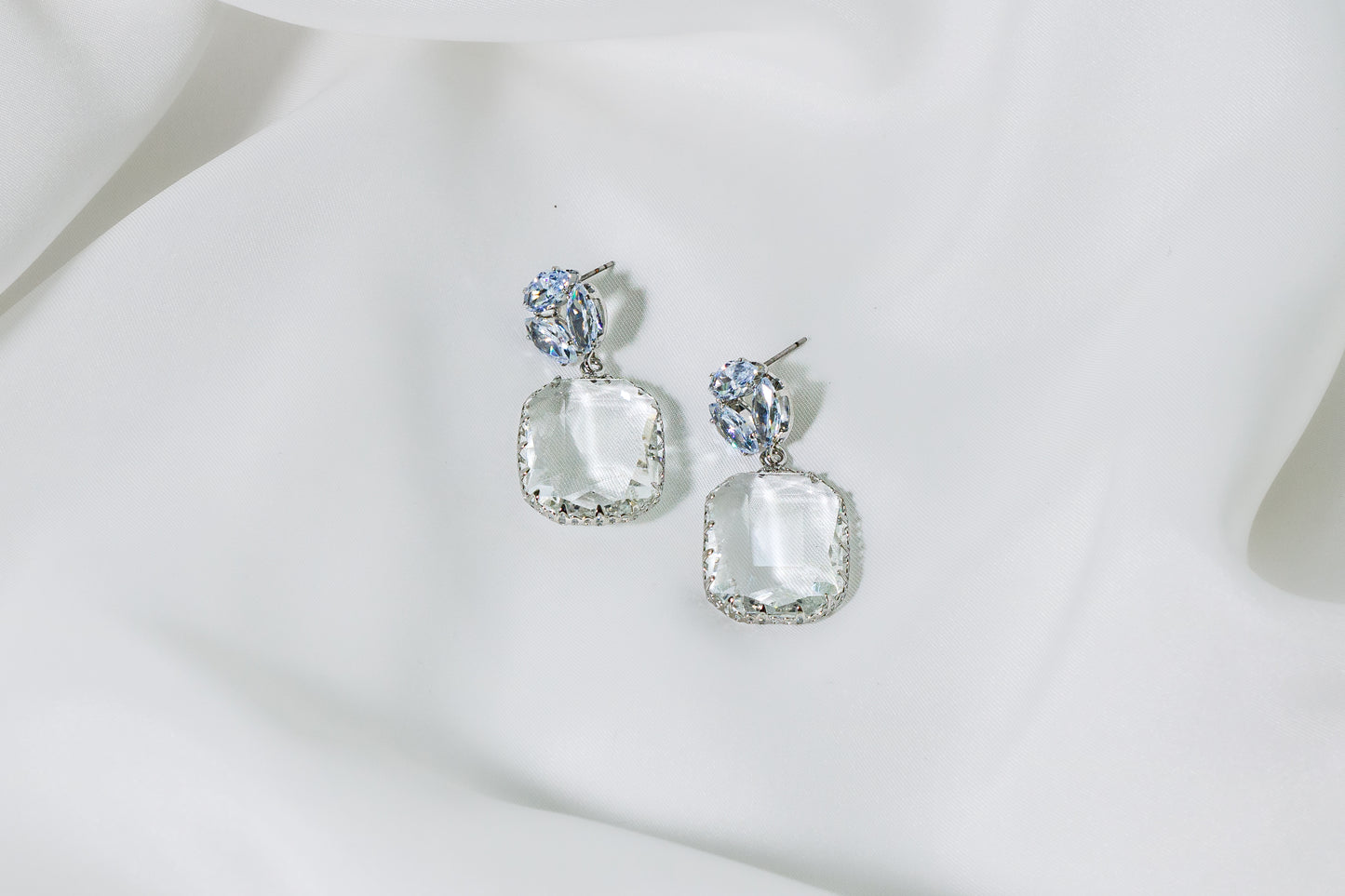 White Silver Earrings ERFE-0008